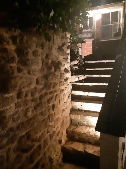 Beautiful Georgian Cottage Within A Private Walled Garden أوكهام المظهر الخارجي الصورة