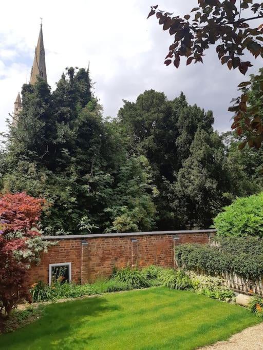 Beautiful Georgian Cottage Within A Private Walled Garden أوكهام المظهر الخارجي الصورة