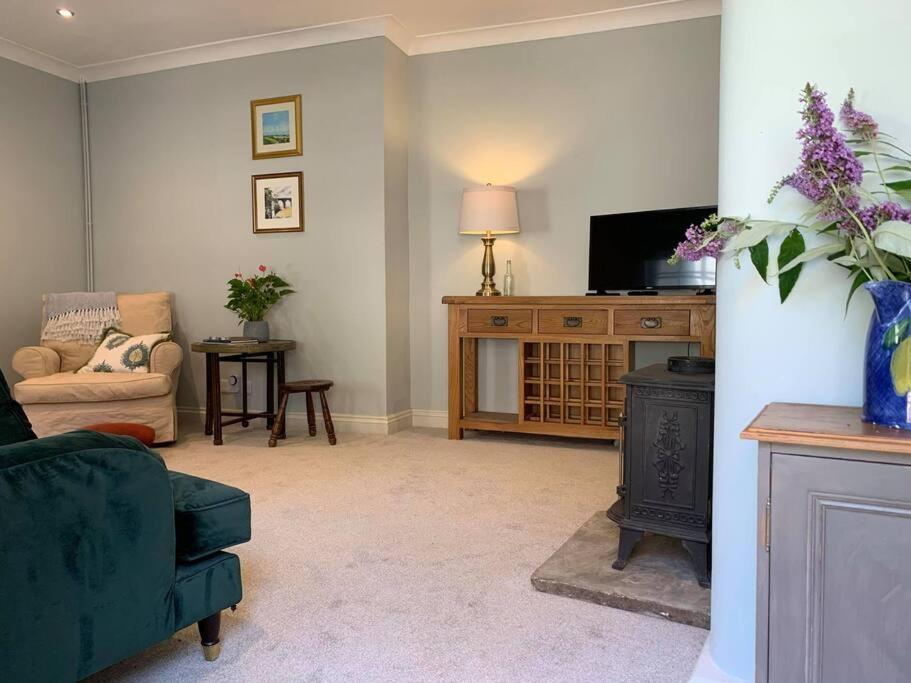Beautiful Georgian Cottage Within A Private Walled Garden أوكهام المظهر الخارجي الصورة