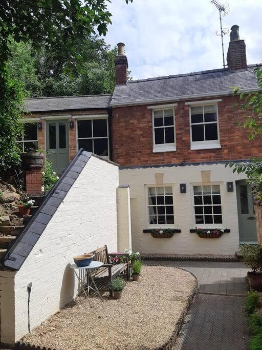 Beautiful Georgian Cottage Within A Private Walled Garden أوكهام المظهر الخارجي الصورة