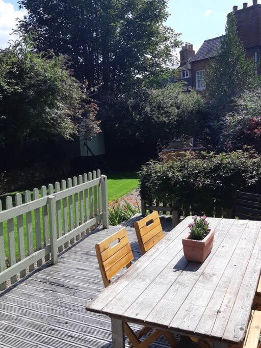 Beautiful Georgian Cottage Within A Private Walled Garden أوكهام المظهر الخارجي الصورة